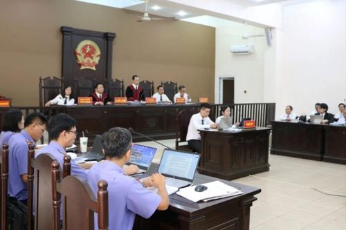 Xét xử cựu Giám đốc Sở LĐ-TB&XH tỉnh Bình Dương cùng 16 bị cáo