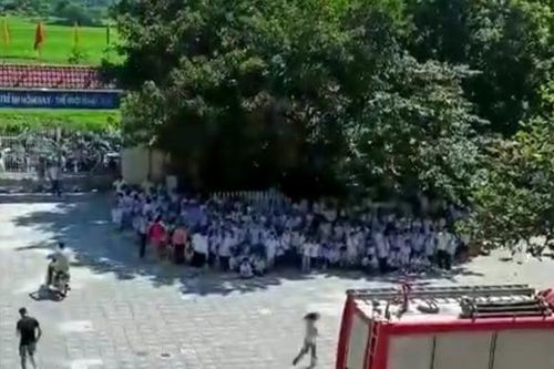 Cháy Trường Tiểu học Đồng Mai 1, hàng trăm học sinh chạy thoát xuống sân