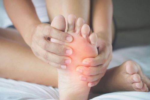 Tại sao các vấn đề về chân có thể là triệu chứng của bệnh tim?