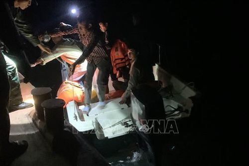 Cứu thành công 4 ngư dân gặp nạn ở khu vực đảo Cô Tô