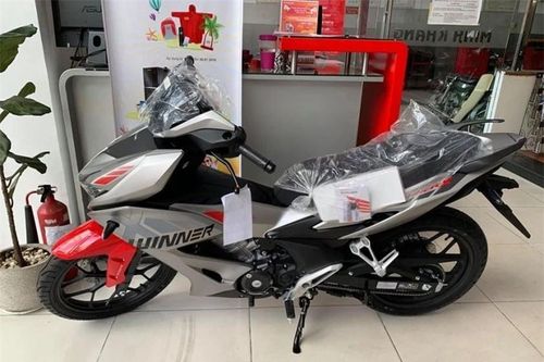 Honda Winner X tiếp tục giảm giá sâu dưới mức đề xuất, cạnh tranh Yamaha Exciter 2024 vừa ra mắt