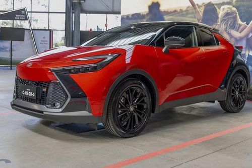 SUV Toyota C-HR 2024 chốt giá từ 879 triệu đồng