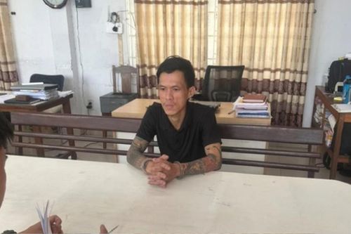 Phát hiện vị khách phía sau là kẻ xấu, tài xế xe máy có hành động đáng khen