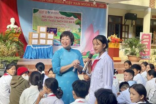 Học sinh người Mông chia sẻ việc ốm không được đi bệnh viện mà phải nhờ thầy cúng