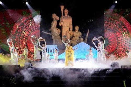 Không gian văn hóa Tây Ninh tại Hồ Gươm nườm nườm nượp du khách trong hai ngày cuối tuần
