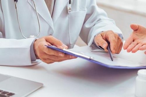 Căn bệnh có thể gây hỏng ruột, thường gặp ở người sau 50 tuổi
