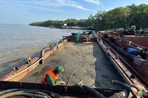 Phát hiện tàu vận chuyển cát trái phép qua vùng biển Cần Giờ