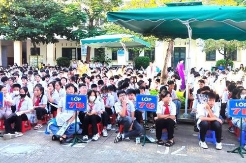 Gần 1.500 cán bộ, giáo viên, học sinh được tuyên truyền pháp luật về trật tự, an toàn giao thông