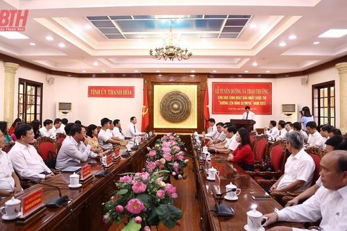 Tuyên dương và trao thưởng cho quán quân Đường lên đỉnh Olympia năm 2023 Lê Xuân Mạnh