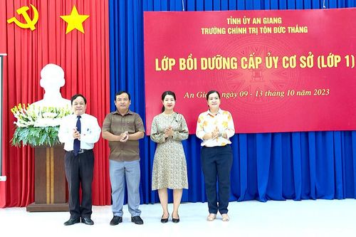 An Giang: 68 học viên dự lớp bồi dưỡng cấp ủy cơ sở