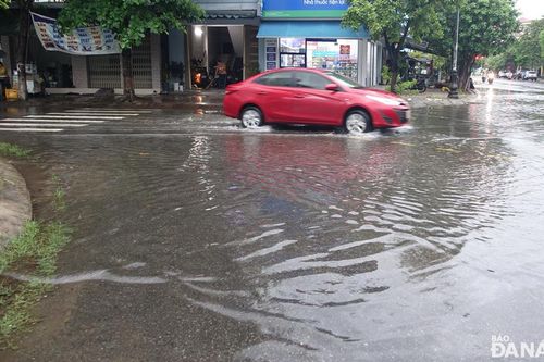 Mưa rất to, cảnh báo nguy cơ ngập úng cấp trung bình tại 32 phường, xã