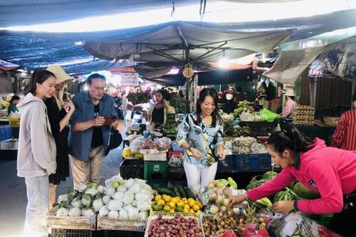 Khai thác văn hóa địa phương vào hoạt động du lịch