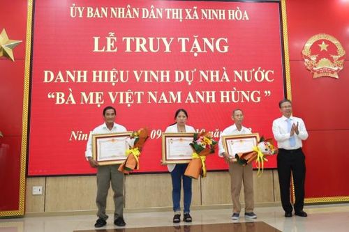 Ninh Hòa: Tổ chức lễ truy tặng danh hiệu Bà mẹ Việt Nam Anh hùng cho 3 mẹ