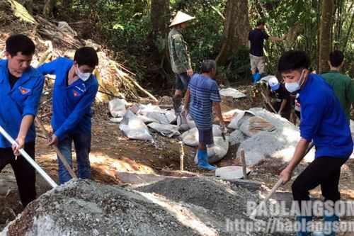 Xây dựng nông thôn mới ở xã điểm: Tập trung thực hiện tiêu chí giao thông