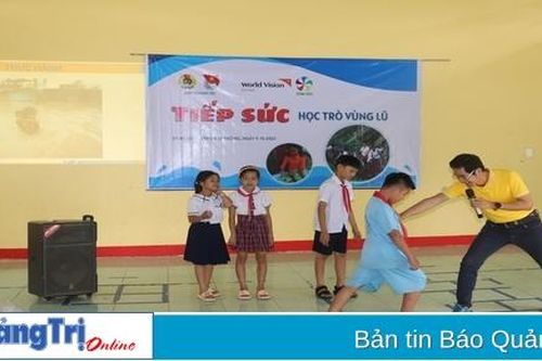 Tiếp sức cho học trò vùng lũ