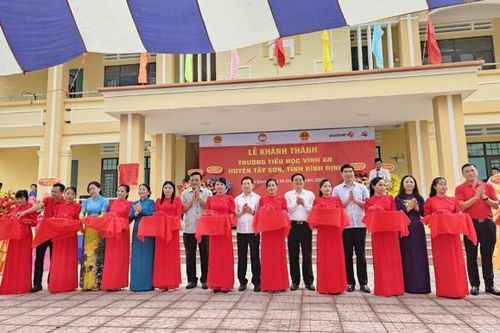 Bộ trưởng Hồ Đức Phớc dự lễ khánh thành trường Tiểu học Vĩnh An, Tây Sơn, Bình Định