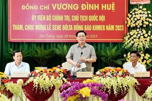 Chủ tịch Quốc hội Vương Đình Huệ thăm Hội Đoàn kết sư sãi yêu nước tỉnh Sóc Trăng