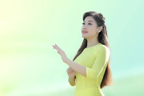 Ca sĩ Bích Hồng ra mắt MV nhân kỷ niệm ngày Giải phóng Thủ đô 10/10
