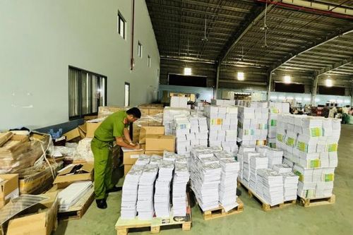 Phát hiện 2 công ty in sách, lịch lậu số lượng lớn