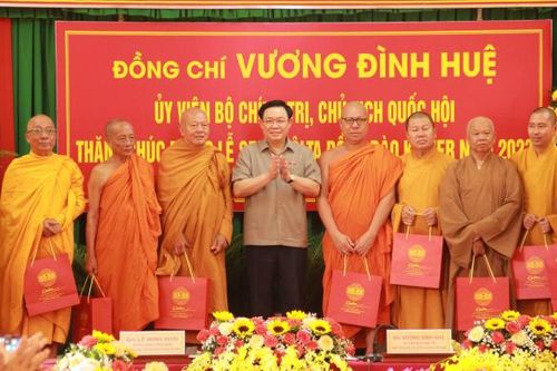 Chủ tịch Quốc hội chúc mừng lễ Sene Đolta của đồng bào Khmer