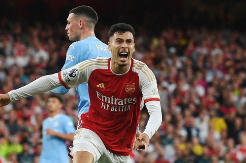 Kết quả Ngoại Hạng Anh: Thua đau Arsenal, Man City mất ngôi đầu bảng
