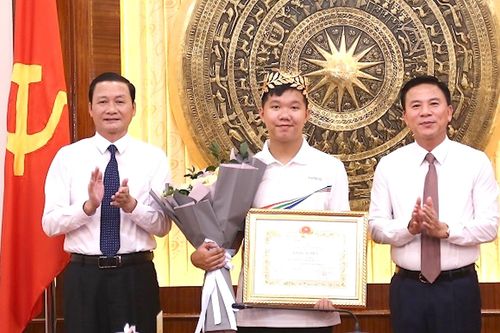 Quán quân Đường lên đỉnh Olympia 2023 được thưởng 'nóng' gần 300 triệu đồng