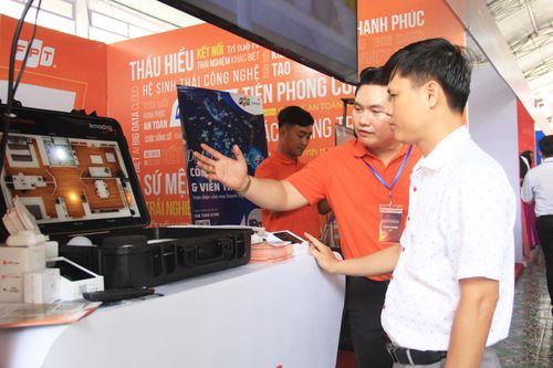 Trải nghiệm sản phẩm, dịch vụ và giải pháp chuyển đổi số tại Cà Mau