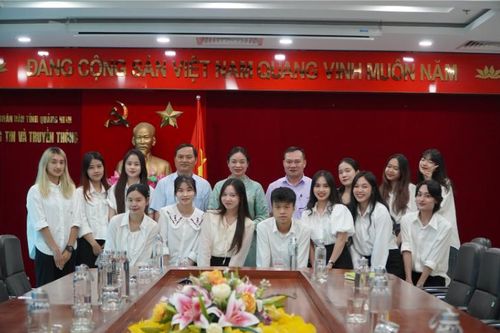 Sinh viên Học viện Báo chí và Tuyên truyền trải nghiệm thực tế tại Quảng Ninh