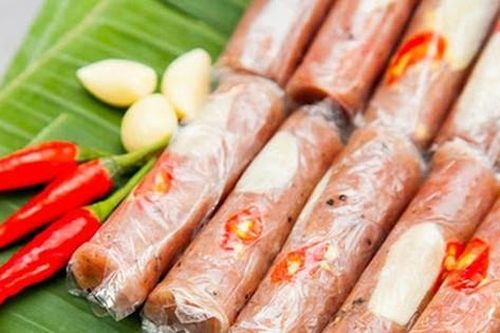 Tiềm ẩn nguy cơ nhiễm bệnh khi ăn nem chua