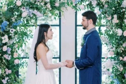 Cứ ngỡ chỉ quen nhau thoáng qua, cặp đôi không thể tin có ngày lại cùng nhau bước vào lễ đường
