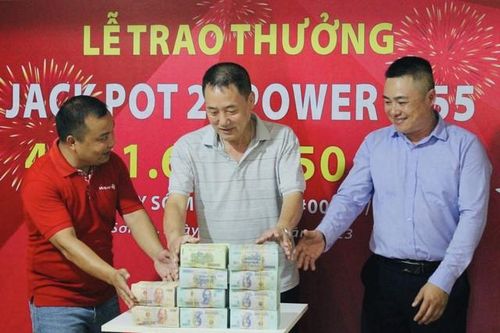 Tiết lộ bất ngờ của những người nhận cả 'núi' tiền từ Vietlott và không cần che mặt