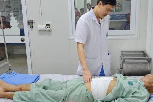 Phẫu thuật thành công thoát vị thành bụng hiếm gặp cho người đàn ông cao tuổi có nhiều bệnh nền