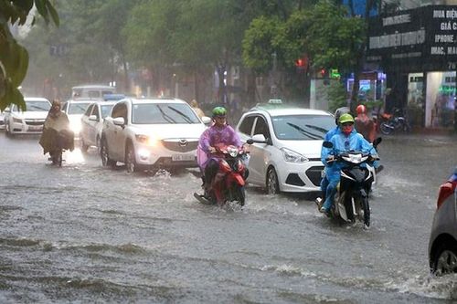 Chuyên gia cảnh báo mưa lớn dài ngày ở miền Trung