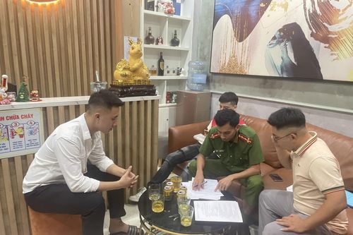 Chủ quán bar nghỉ sinh con, nhân viên lén lút bán 'bóng cười' cho 'dân chơi'