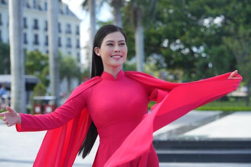 Ca sĩ, Á hậu Thi Phượng quảng bá vẻ đẹp quê nhà trong MV 'Quảng Bình quê ta ơi'