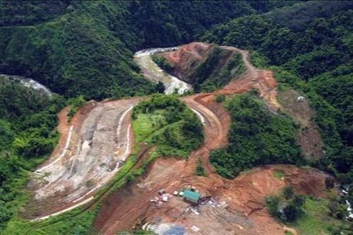 Sạt lở gần tuyến đường đang đầu tư xây dựng tại Đắk Nông