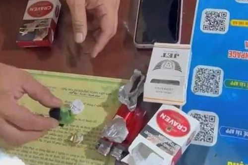 Đắk Lắk: Phát hiện tài xế chở quá tải, tàng trữ 11 gói ma túy