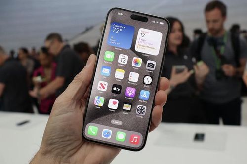 iPhone 15 khóa mạng được giao bán với giá chỉ từ 16,5 triệu đồng
