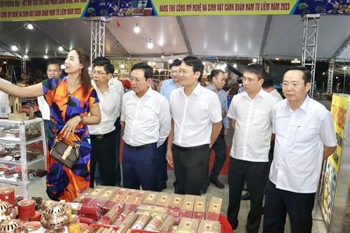 Nam Từ Liêm: Gốc trầm tiền tỷ, nguyệt quế cổ thụ hút khách tham quan
