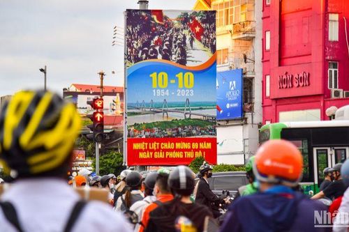 Hà Nội trang hoàng rực rỡ nhân dịp kỷ niệm 69 năm Ngày Giải phóng Thủ đô