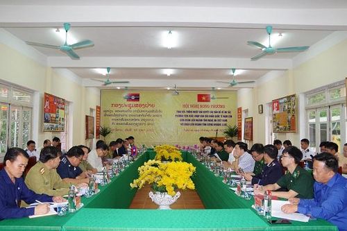 Thống nhất giải quyết vấn đề ùn tắc phương tiện tại cửa khẩu quốc tế Nậm Cắn