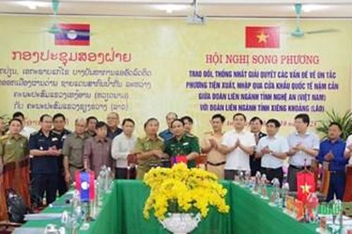 Thống nhất giải quyết ùn tắc phương tiện tại Cửa khẩu quốc tế Nậm Cắn