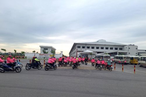 Công ty TNHH Viet Glory tăng tiền ăn, mức thưởng sản lượng cho công nhân