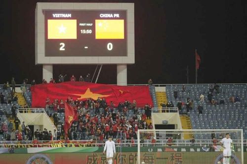 Cận kề ngày đấu tuyển Việt Nam, Trung Quốc 'thiệt đơn thiệt kép'