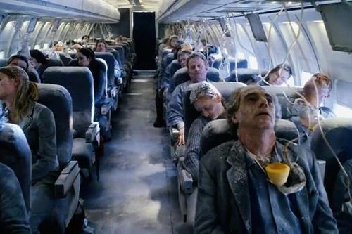 Rợn người chuyến bay ma quái: Phi công mất tích, hành khách 'ngủ đông'
