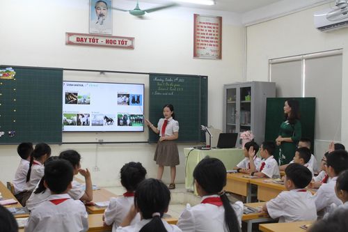 Học sinh hứng thú với giờ học tiếng Anh sôi động