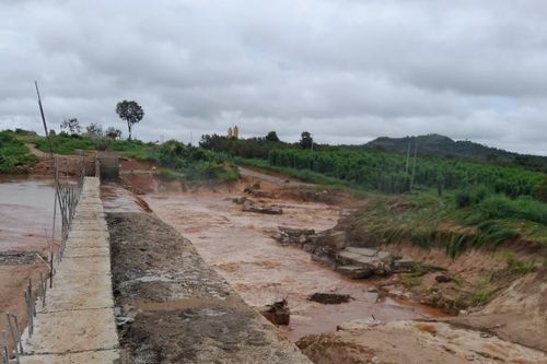 Vỡ đập dẫn nước thủy điện Ia Glae 2 ở Gia Lai