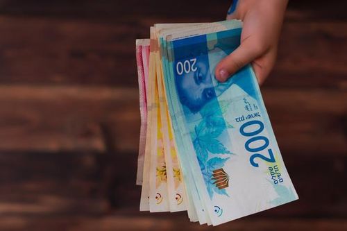 Đồng tiền của Israel lao dốc xuống mức thấp nhất trong 8 năm