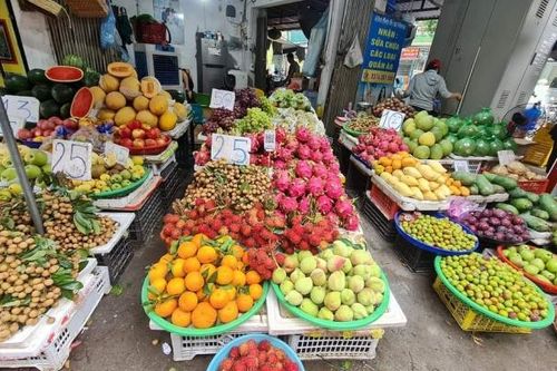 Trái cây nhập ngoại tràn xuống chợ, lấn át trái cây nội địa