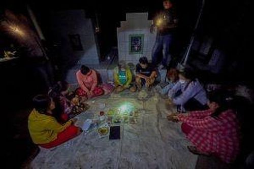 Sới bạc trong khu nhà mồ được canh giới cẩn thận
